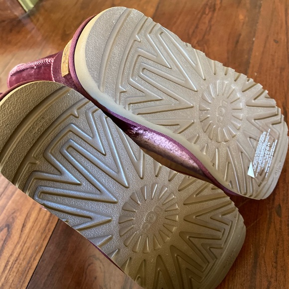 NIB UGGs classic short II velvet boots - Picture 10 of 13